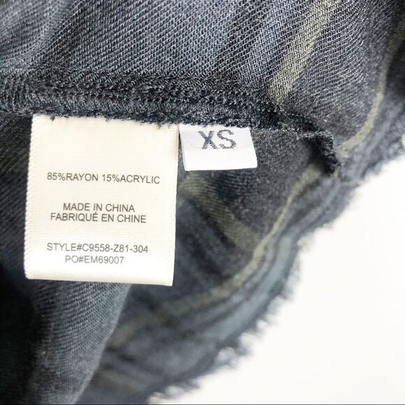 CLOTH & STONE | Plaid Button Back Gray Top X-Small - Picture 7 of 10